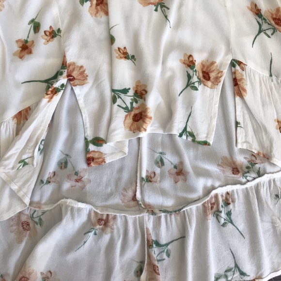 STUNNING FOREVER 21 FLORAL TOP🌻 - Picture 5 of 9